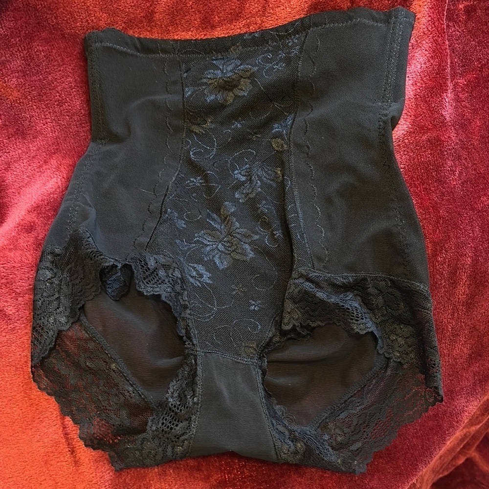 Material Girl vintage style Black High-Waisted Shapewear with Lace Detail